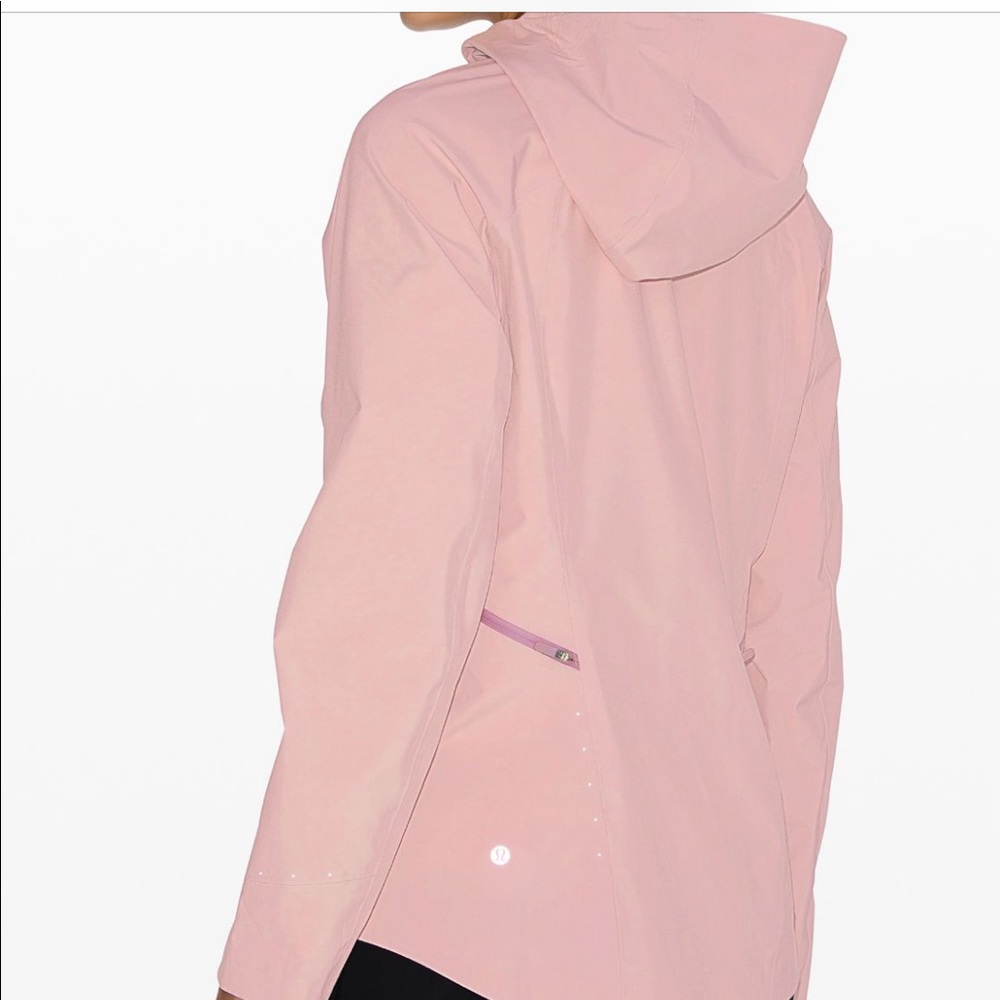 ☔️☔️lulu break a trail jacket ☔️☔️